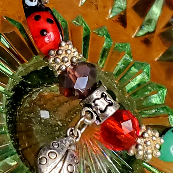 Choice of 2 beaded ladybug bracelets for girls. - Picture 6 of 8